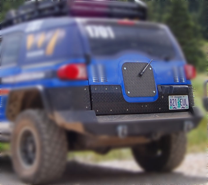Warrior Products 07-14 FJ Center & Lower Tailgate Cover - Aluminum Diamond Plate